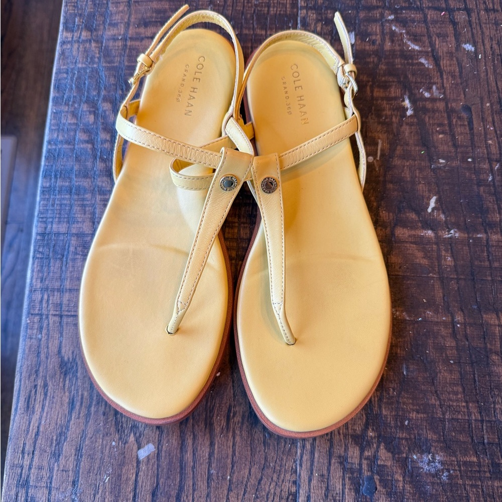 Cole Haan Yellow T-Strap Leather Sandals size 7